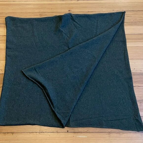 Pink Pineapple cashmere poncho/topper. Heathered loden green. O/S. - Picture 5 of 14